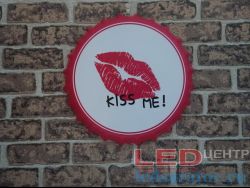 Табличка - крышка Ø35см Kiss Me белый с красным